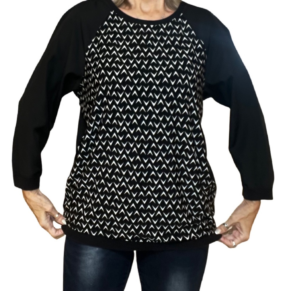 Daisy Fuentes long sleeve top
